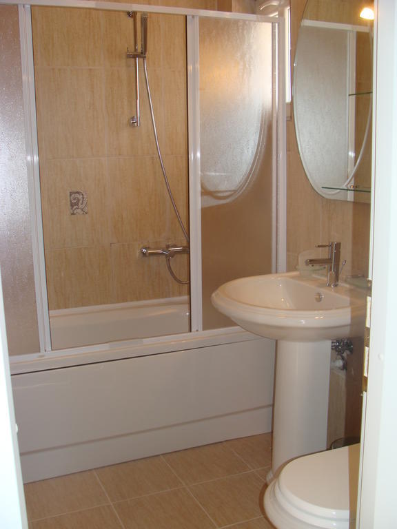Apartments Danilo Kazanegra Sveti Stefan Bilik gambar