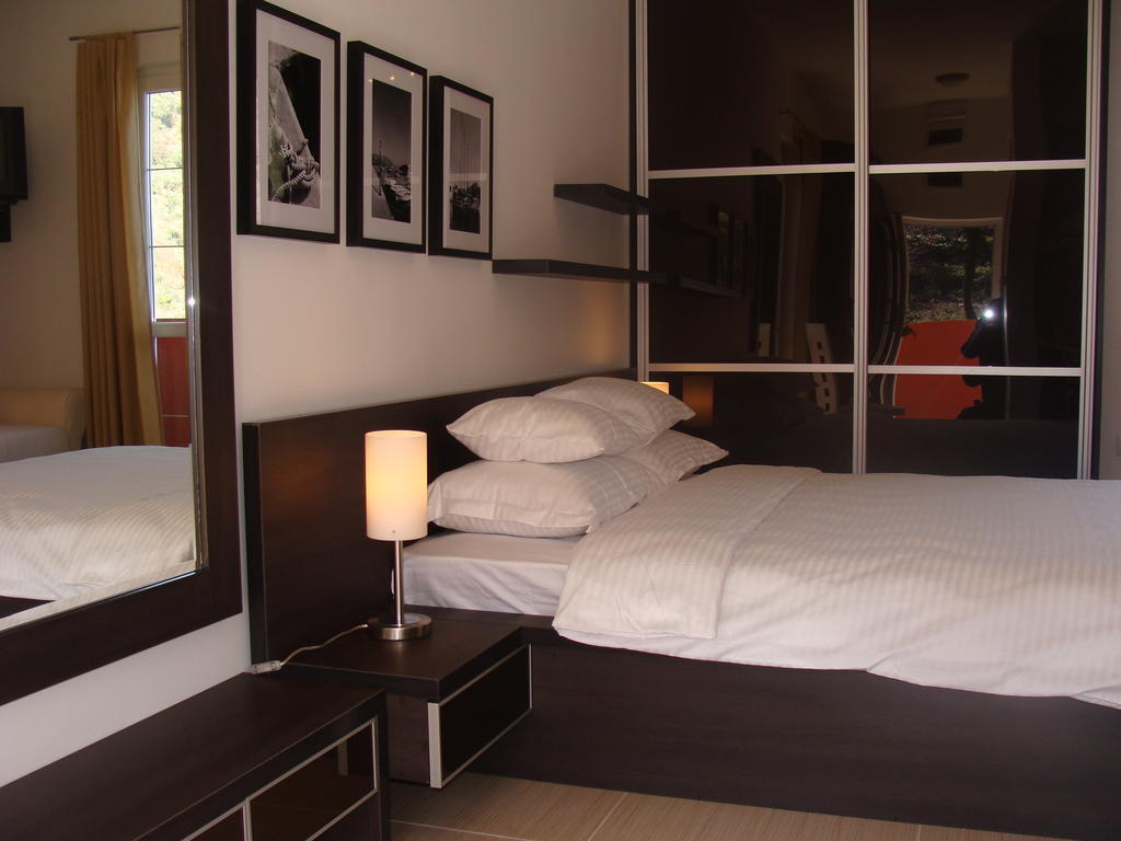 Apartments Danilo Kazanegra Sveti Stefan Bilik gambar